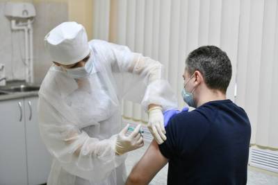 Денис Логунов - Около 2,2 млн россиян получили один компонент вакцины "Спутник V" - m24.ru - Россия