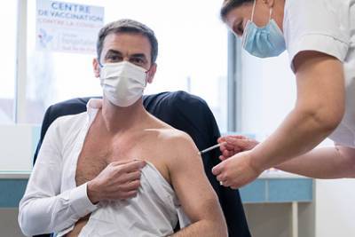 Раскрыты причины раздевания политиков при вакцинации на фото для соцсетей - lenta.ru - Греция