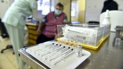 Ирена Сторова - Медики в Чехии изучат связь смерти пациента с прививкой от COVID-19 - iz.ru - Чехия