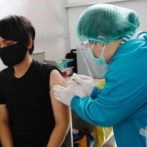 В Малайзии будут бесплатно вакцинировать иностранцев от коронавируса - reporter-ua.com - Малайзия