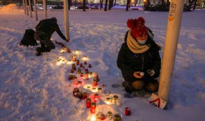 За упокой экономики: латвийцы принесли свечи к президентскому замку - lv.baltnews.com - Латвия - Рига