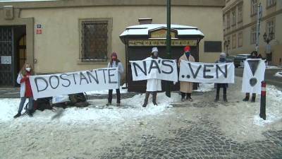 Россия - "Выпустите нас!": митинг против социальной изоляции детей - ru.euronews.com - Прага - Чехия