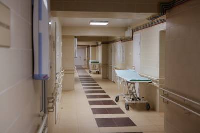 Из петербургской больницы сбежали две школьницы с коронавирусом - abnews.ru