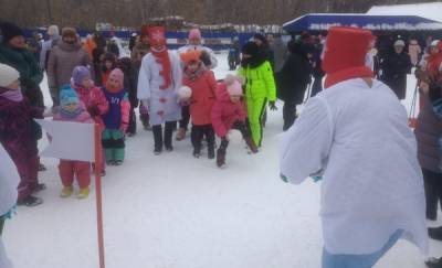 Тюменские семьи поучаствовали в спортивных играх в День снега - news.megatyumen.ru - Тюмень