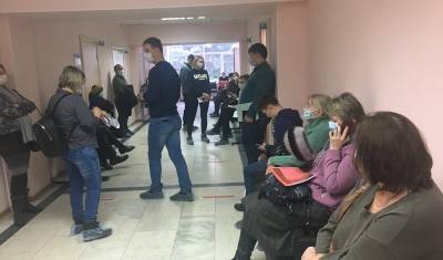 Алексей Кузнецов - В тюменской поликлинике №12 очередь к врачу растянулась до 23 марта - nashgorod.ru - Тюмень