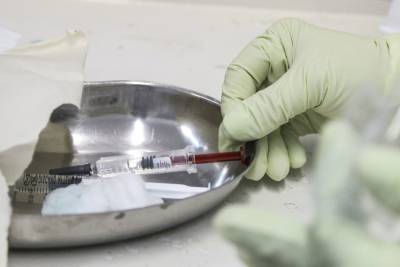 В Греции мужчина умер спустя минуты после прививки от коронавируса - mk.ru - Греция