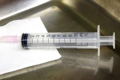 На Крите пожилой мужчина скончался через восемь минут после прививки от COVID-19 - argumenti.ru - Греция