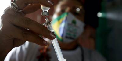Эдуарду Паес - В Рио-де-Жанейро приостановили вакцинацию от COVID-19 из-за дефицита препарата - nv.ua - Бразилия - Рио-Де-Жанейро