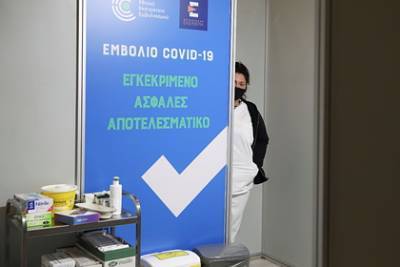 В Греции мужчина сделал прививку от COVID-19 и умер через несколько минут - lenta.ru - Греция