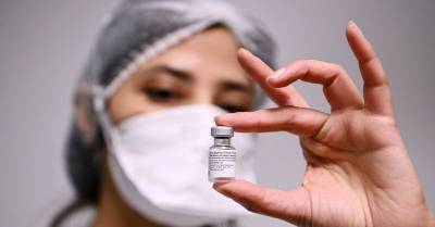 Коронавирус: ВОЗ одобрила новую вакцину, в Британии открылись "ковид-отели" - rus.delfi.lv - Англия - Китай - Латвия