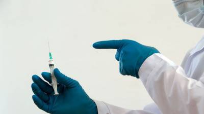 Энтони Фаучи - Фаучи заявил, что вакцины от коронавируса не могут защитить от всех штаммов - gazeta.ru - Сша