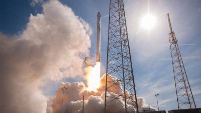 SpaceX утопила первую ступень ракеты Falcon 9 после успешной доставки спутников - newdaynews.ru