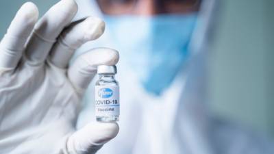 Кацунобу Като - В Японии медикам придется выбросить часть партии вакцины Pfizer - mir24.tv - Сша - Япония - Токио
