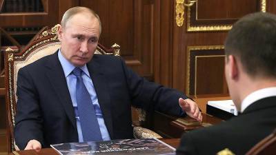 Владимир Путин - Дмитрий Песков - Путин может вернуться к очному формату работы через несколько месяцев - iz.ru - Россия - Израиль