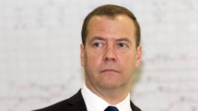Дмитрий Медведев - Медведев призвал упростить порядок привлечения трудовых мигрантов в Россию - mir24.tv - Россия