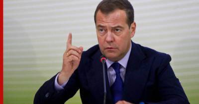 Дмитрий Медведев - Медведев призвал уделить внимание вакцинации мигрантов от COVID-19 - profile.ru - Россия