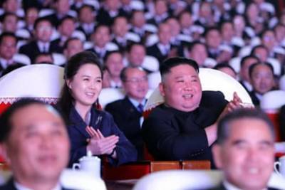 Ким Ченын - Ким Ченир - Ли Сольчжу - Жена Ким Чен Ына впервые за год появилась на публике - lenta.ru - Корея - Кндр - Пхеньян