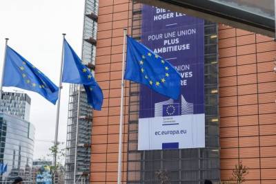 Еврокомиссия определила стратегию борьбы с новыми штаммами COVID-19 в ЕС - aif.ru - деревня Ляйен - Брюссель