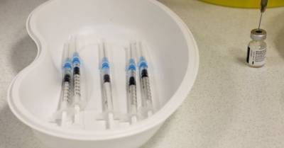 Вакцинацию от Covid-19 в Латвии в среду завершили 179 человек - rus.delfi.lv - Латвия