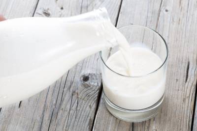 Специалисты рассказали об опасности коровьего молока для детей - m24.ru - Англия