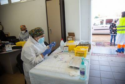 Максим Степанов - Украина назвала новый срок начала поставок американской вакцины - lenta.ru - Киев