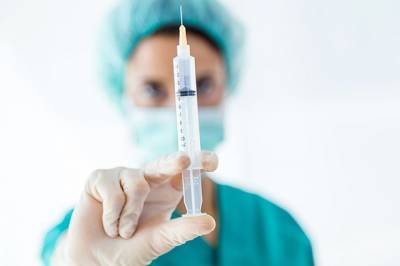 Названа дата регистрации третьей российской вакцины от COVID-19 - aif.ru