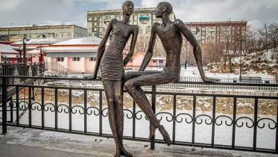 Памятник в Благовещенске вызвал бурное обсуждение в сети стандартов красоты - gazeta.ru - Благовещенск