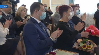 В Уфе наградили врачей за борьбу с коронавирусом - bash.news - Россия - Уфа
