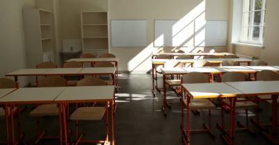 После оценки рисков Скриверская средняя школа решила пока не начинать очное обучение младших классов - rus.delfi.lv - Латвия