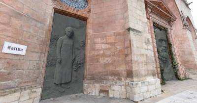 Мария Дева - Неправильные и слишком дорогие: в Испании разразился скандал из-за дверей Бургосского собора - focus.ua - Испания