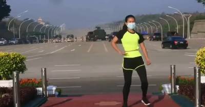 Аэробика с бронетехникой: видео танца во время военного переворота в Мьянме стало вирусным в Сети - tsn.ua - Бирма