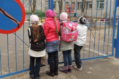 В России 27 школ закрыты на карантин из-за коронавируса - aif.ru - Россия