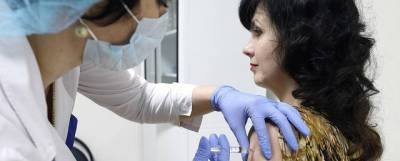 В России треть глав регионов сделали прививки от COVID-19 - runews24.ru - Россия