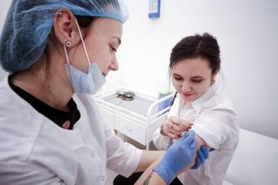 Коронавирус в России: регионы снимают ограничения благодаря вакцинации - tvc.ru - Россия