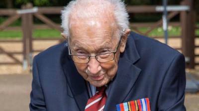 Томас Мур - Ханна Ингры-Мур - 100-летний британский ветеран Том Мур, который собрал $45 млн для врачей и стал рыцарем, умер от коронавируса - ru.espreso.tv - Англия