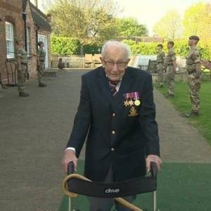 Томас Мур - В Британии умер от коронавируса 100-летний ветеран, собравший почти 40 млн фунтов стерлингов для медиков - reporter-ua.com - Англия
