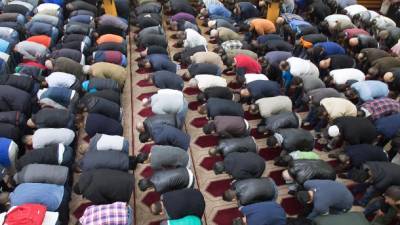 «Молитва не имеет ничего общего с карантином»: около 500 мусульман собрались в одной мечети - germania.one