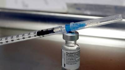 Джон Байден - Альберт Бурла - Компания Pfizer пообещала удвоить объемы производства вакцин от COVID-19 - golos-ameriki.ru - Сша