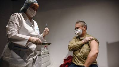 В России зарегистрирована третья вакцина от коронавируса нового типа - svoboda.org - Россия - Китай - Индия