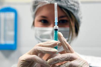 Названы противопоказания для прививки третьей российской вакциной от COVID-19 - lenta.ru