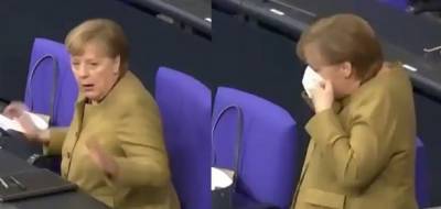 Ангела Меркель - Очередной курьез Меркель: канцлер запаниковала, когда забыла надеть маску в парламенте - unn.com.ua - Украина - Германия - Киев