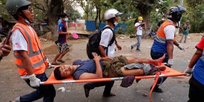 В Мьянме продолжаются протесты: полиция применила слезоточивый газ и оружие, есть погибшие — фото - nv.ua - Бирма