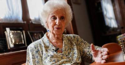 90-летняя аргентинская правозащитница привилась вакциной "Спутник V" - ren.tv - Аргентина