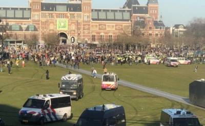 В Нидерландах прошли антикарантинные протесты - unn.com.ua - Киев - Амстердам