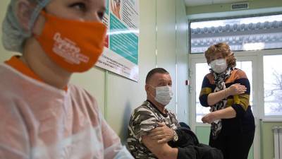 Александр Чепурнов - Вирусолог озвучил условие для вакцинации переболевших коронавирусом - iz.ru - Израиль