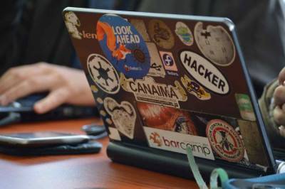 Эксперты рассказали, как не стать жертвой хакеров во время пандемии COVID-19 - live24.ru - Москва