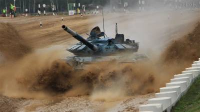 Еще, не дай бог, обгонят мужчин: женскую команду не допустили к танковому биатлону - riafan.ru
