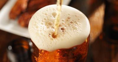 В Германии уничтожили миллионы литров пива из-за коронавируса - ren.tv - Германия