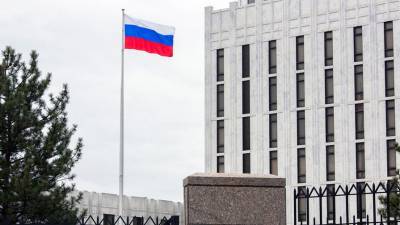 Джон Байден - Российское посольство в США приспустило флаг в память о жертвах COVID-19 - gazeta.ru - Россия