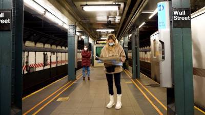 Эндрю Куомо - Джессика Джастман - С понедельника метро в Нью-Йорке работает дольше. Как защититься там от COVID-19? - usa.one - Нью-Йорк - Нью-Йорк